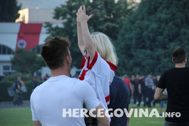 HŠK Zrinjski: Pogledajte radost navijača i nogometaša na terenu poslije utakmice protiv Slobode