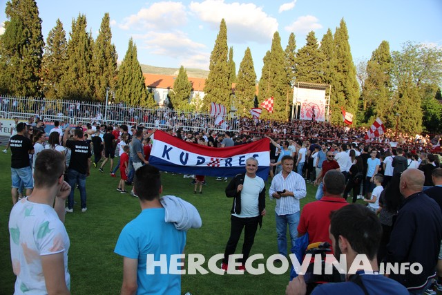 HŠK Zrinjski: Pogledajte radost navijača i nogometaša na terenu poslije utakmice protiv Slobode