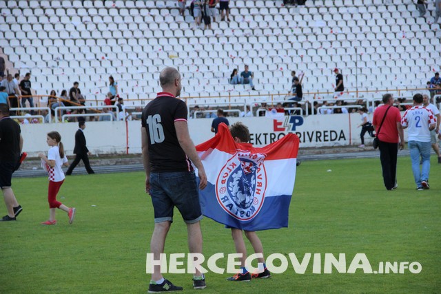 HŠK Zrinjski: Pogledajte radost navijača i nogometaša na terenu poslije utakmice protiv Slobode
