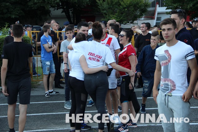 HŠK Zrinjski: Pogledajte radost navijača i nogometaša na terenu poslije utakmice protiv Slobode