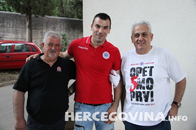 HŠK Zrinjski: Pogledajte radost navijača i nogometaša na terenu poslije utakmice protiv Slobode