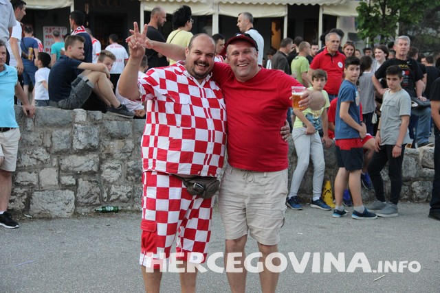 HŠK Zrinjski: Pogledajte radost navijača i nogometaša na terenu poslije utakmice protiv Slobode