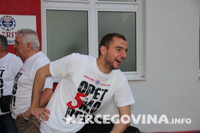 HŠK Zrinjski: Pogledajte radost navijača i nogometaša na terenu poslije utakmice protiv Slobode