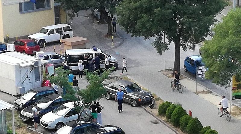Mostar: Mercedes se zabio u rub ivičnjaka