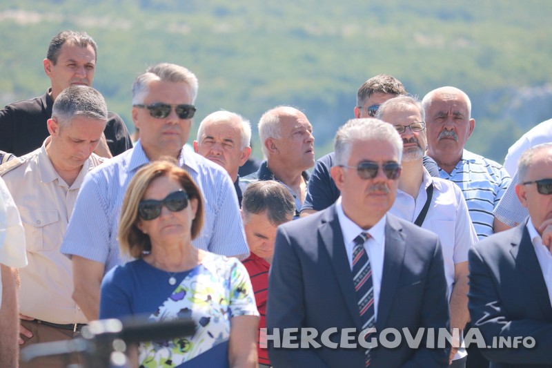 Mostar: Blagosovom spomenika braniteljima na Merdžan glavi zavšene Lipanjske zore