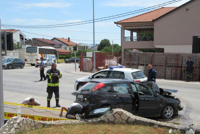 Ljubuški: Ženska osoba ozlijeđena u teškoj prometnoj nesreći