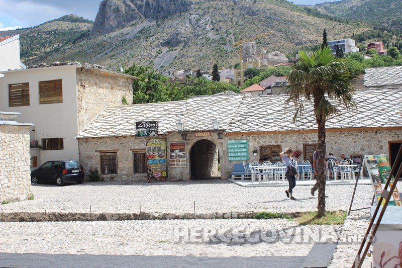 Mostar: Stari grad prepun stranih turista