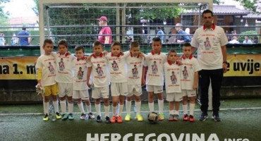 HŠK Zrinjski: Mladi Plemići u majicama sa likom malog anđela Luke