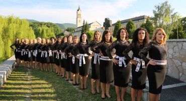 Etno skupina Čuvarice - Sazrilo je grožđe