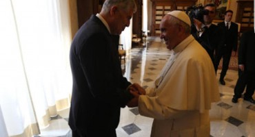 Dragan Čović pozvao je tijekom susreta i razgovora u Vatikanu papu Franju da dođe u Mostar