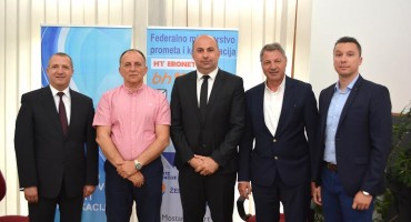 Potpisani ugovori: Zračnim lukama u Mostaru i Tuzlu po 2 milijuna KM