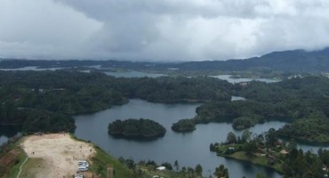 Potonuo brod s gotovo 150 turista, ima mrtvih i nestalih