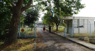 Mostar. Razjarena gomila upala u Policijsku postaju na Buni da izvuče prijatelje iz zatvora