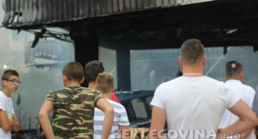 Pogledajte kako je skoro do temelja izgorio bivši Salon namještaja Slavonija Di