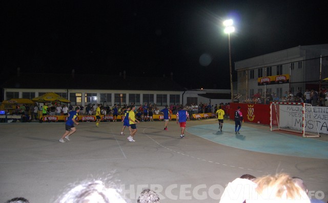 Mostar: Počeo humanitarni malonogometni turnir Mjesnih zajednica