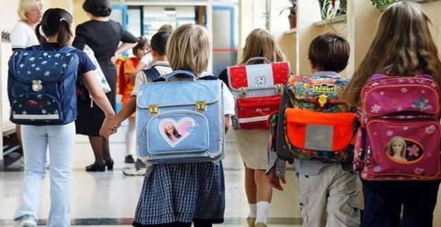 Da li učenici osnovnih škola u HNŽ nose tešku torbu?