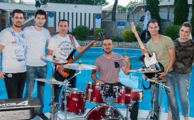 Prvijenac grupe Adria Band: 'Dal’ je kasno za nas'