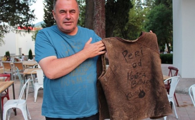 Hercegovac prodaje prsluk s posvetom Monice Belucci