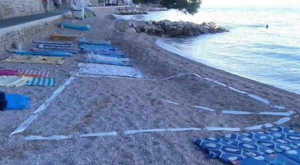 Kad vidite kako u Brelima rezerviraju mjesto na plaži, bit će vam dosta mora neko vrijeme
