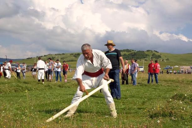Kupres: Zvuci kose i miris pokošene trave