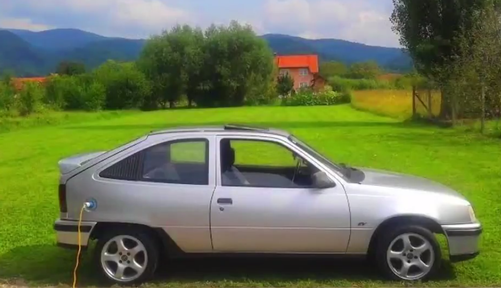 Pogledajte kako je Mostarac preradio Opel Kadetta u automobil s električnim pogonom