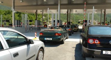 Kilometarske kolone ispred tunela Sveti Ilija