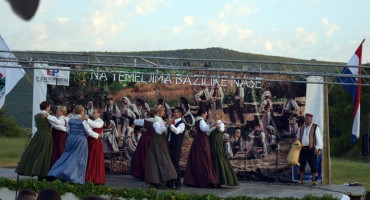  Šesta večer folklora 'Na temeljima bazilike naše'