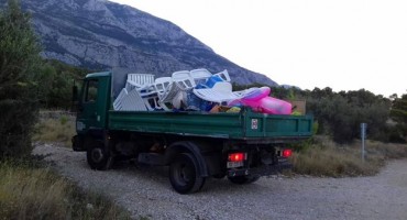 OSTAVLJATE RUČNIKE I LEŽALJKE NA PLAŽI? Ovako se u Makarskoj obračunavaju s takvima