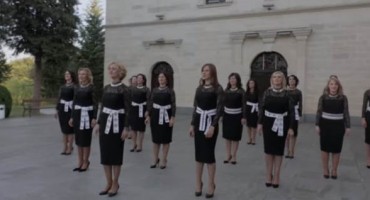 Pogledajte spot Etno skupine Čuvarice za pjesmu 'Divojka'