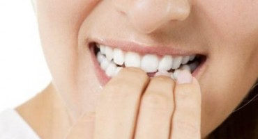 Što grickanje noktiju govori o vama?