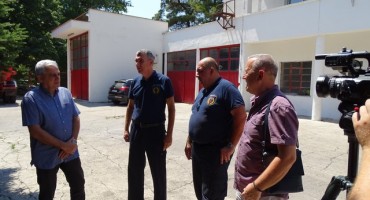 Bešlić sa suradnicima posjetio mostarsku vatrogasnu postrojbu