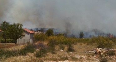 Veliki požar između Vidovića i Tepčića