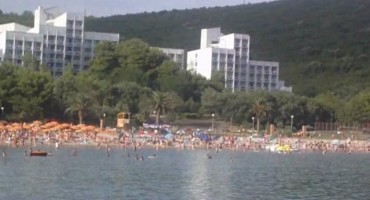 Drama u Crnoj Gori: U tijeku evakuacija poznate plaže