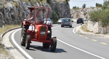 Nijemac traktorom došao na ljetovanje u Hrvatsku