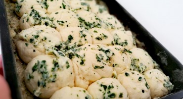 Male kruhić buhtlice savršena su poslastica s malo češnjaka