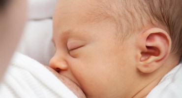 Muž želi da prestane dojiti njihovog sina... Razlog je uznemirujuć