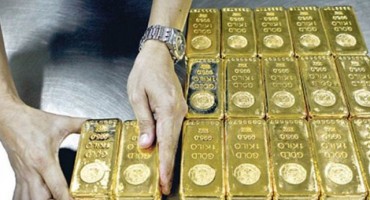 Poštenjak predao policiji 22 zlatne poluge i novac koje je pronašao pod drvetom