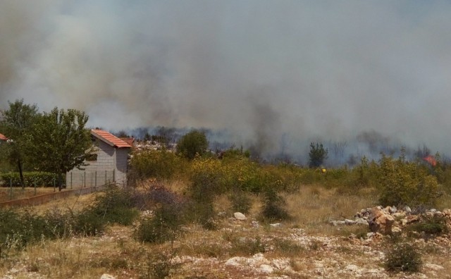Veliki požar između Vidovića i Tepčića