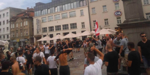 Pogledajte navijanje Ultras-a na trgu u Mariboru