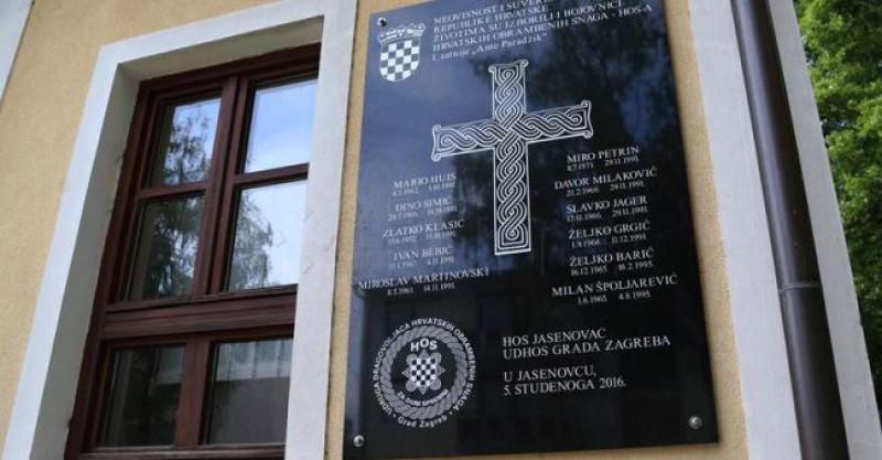 Skidaju HOS-ovu ploču u Jasenovcu!