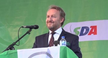 Bakir Izetbegović iz Proračuna financirao putovanja bošnjačkih udruženja u Haag?