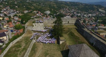 Više od 1000 mladih na zajedničkom Hodočašću Mladeži HDZ BiH i Mladeži HDZ RH u Jajcu 