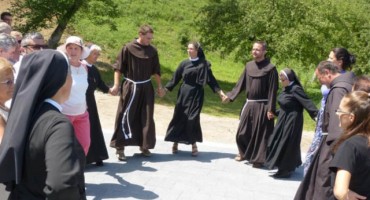 Sestre franjevke vratile se u obnovljenu kuću podno Franjevačkog samostana u Fojnici