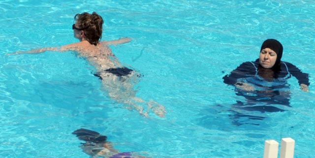 Bura zbog burkinija, tražili 490 eura za dezinfekciju bazena