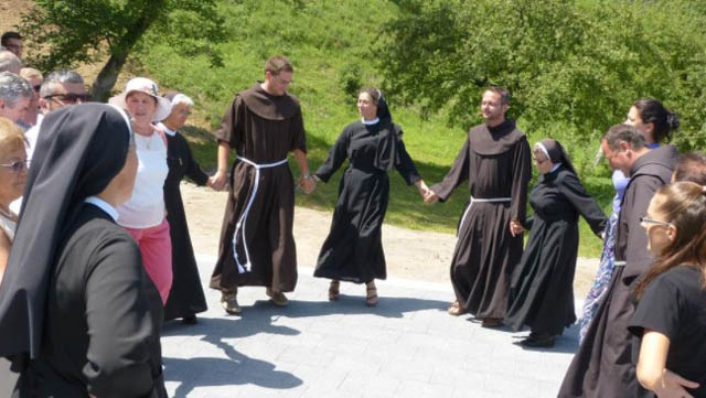 Sestre franjevke vratile se u obnovljenu kuću podno Franjevačkog samostana u Fojnici