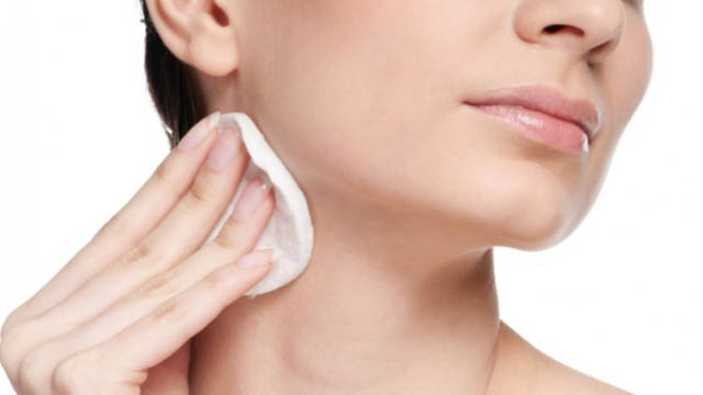 Čistite lice maramicama za skidanje šminke? Žalit ćete što neke stvari niste znali ranije!