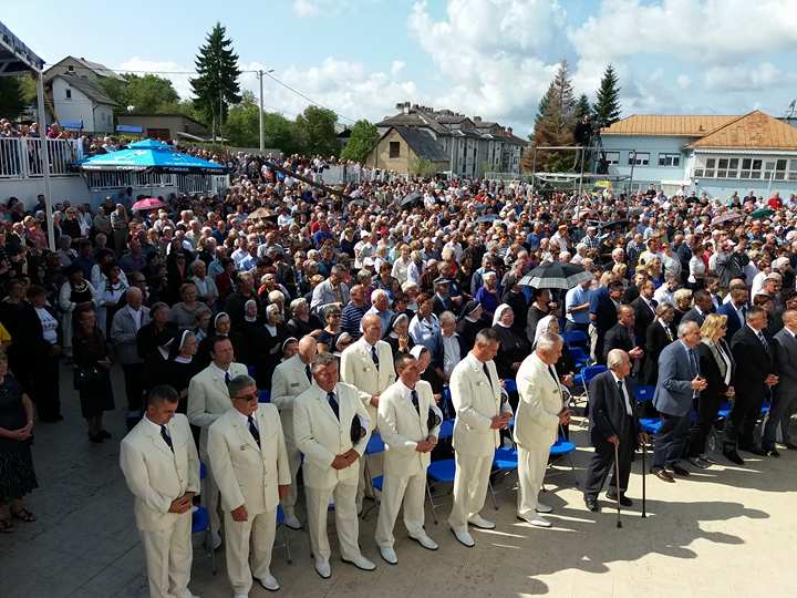 Udbina: Misa u slavu hrvatskih mučenika okupila nekoliko tisuća vjernika