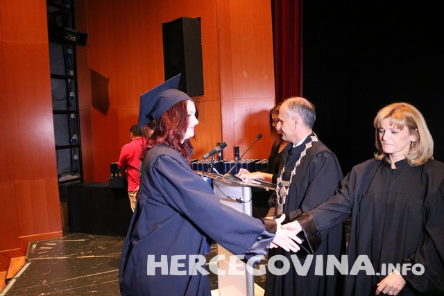 FPMOZ: Pogledajte tko je sve danas dobio diplomu na svečanoj promociji diplomanata