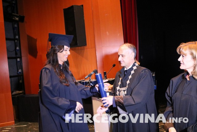 FPMOZ: Pogledajte tko je sve danas dobio diplomu na svečanoj promociji diplomanata