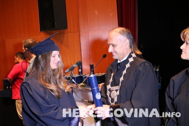 FPMOZ: Pogledajte tko je sve danas dobio diplomu na svečanoj promociji diplomanata